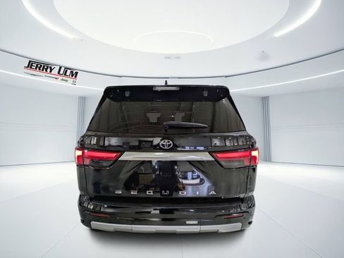 Used 2025 Toyota Sequoia Capstone AWD/4WD image 4