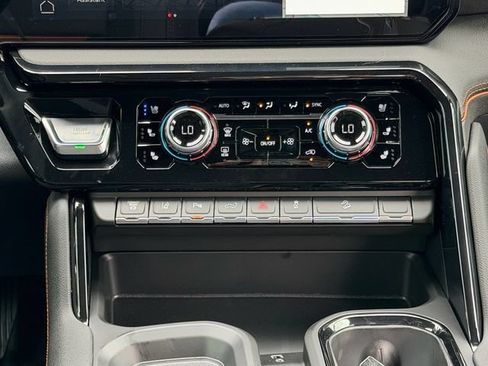 New 2026 GMC Sierra 2500 AT4 w/ AT4 Preferred Package AWD/4WD image 20