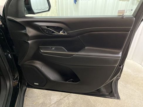 Used 2023 GMC Acadia SLT w/ Preferred Package image 29