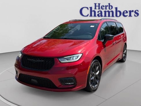 Used 2025 Chrysler Pacifica Limited FWD image 10