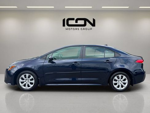 Used 2025 Toyota Corolla LE FWD image 2