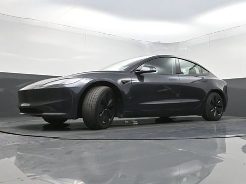 Used 2024 Tesla Model 3 Standard Range image 25