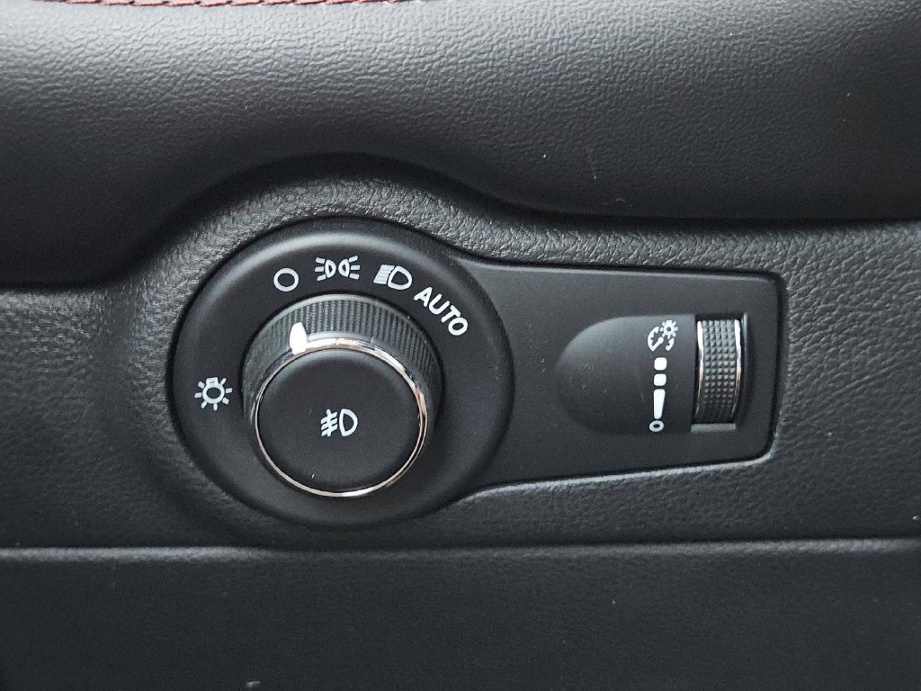 Used 2022 Dodge Durango R/T w/ Blacktop Package RWD image 16