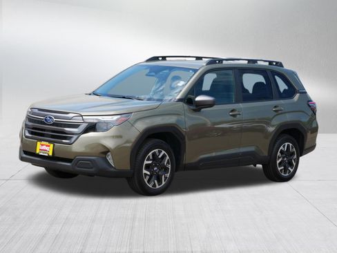 Certified 2025 Subaru Forester Premium AWD/4WD image 3