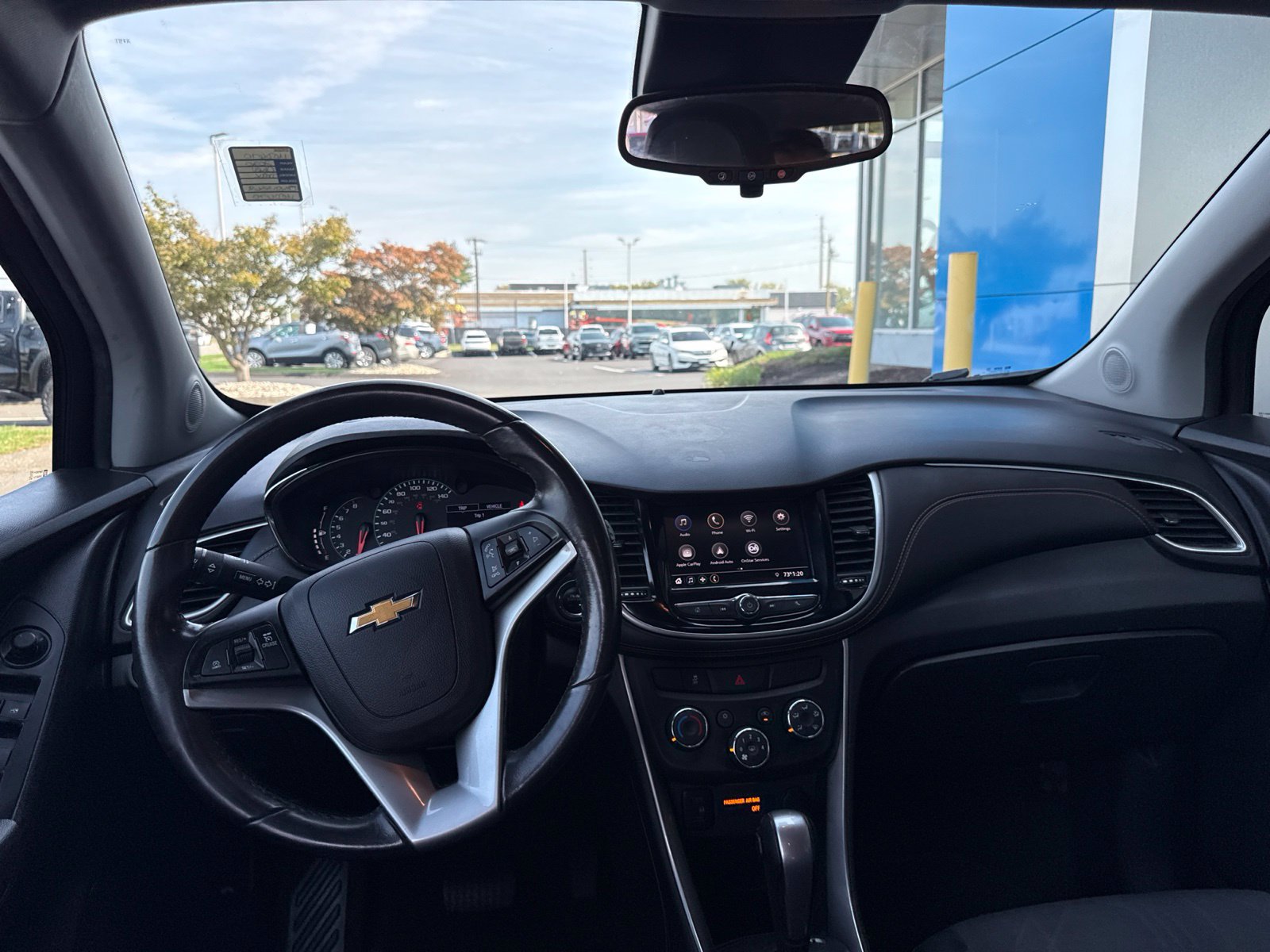 Used 2020 Chevrolet Trax LT w/ LT Convenience Package AWD/4WD image 2
