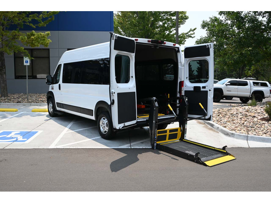 Used 2022 RAM ProMaster 2500 w/ Convenience Group FWD image 2