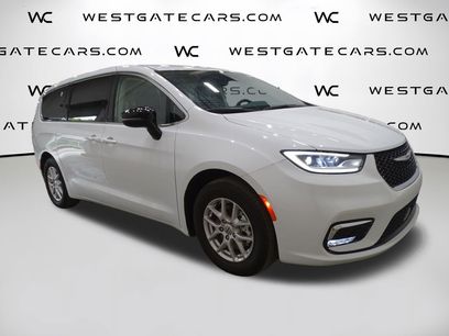 Used 2024 Chrysler Pacifica Touring-L