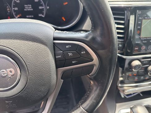 Used 2020 Jeep Grand Cherokee Altitude AWD/4WD image 19