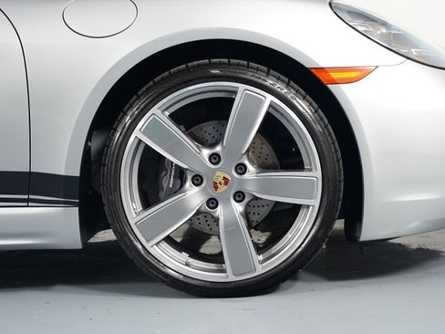 Used 2025 Porsche 718 Cayman image 8