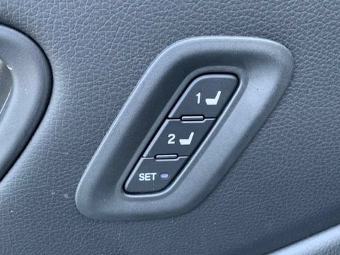 Used 2023 Honda Pilot Touring image 9