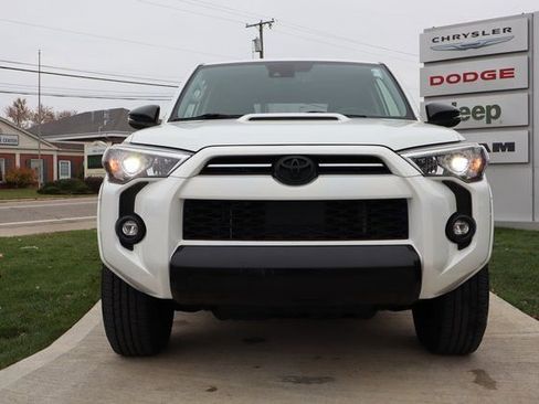 Used 2021 Toyota 4Runner Venture w/ Moonroof Package image 5