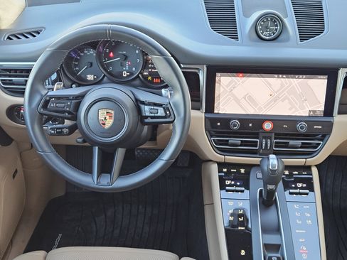Certified 2025 Porsche Macan image 25