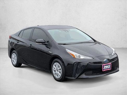 Used 2022 Toyota Prius LE image 3