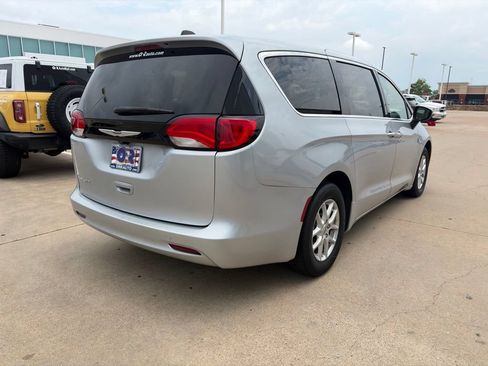 Used 2023 Chrysler Voyager LX FWD image 5