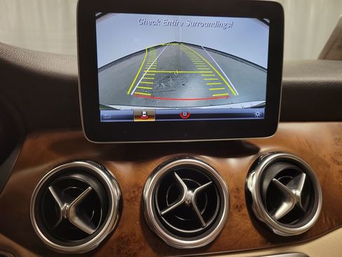 Used 2020 Mercedes-Benz GLA 250 w/ Convenience Package image 18