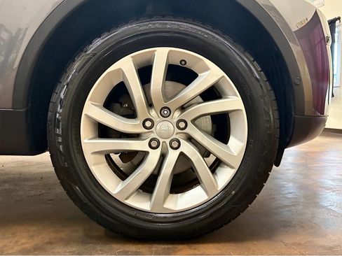 Used 2018 Land Rover Discovery HSE AWD/4WD image 12