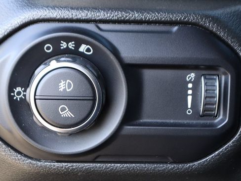 Used 2023 Jeep Gladiator Sport AWD/4WD image 18