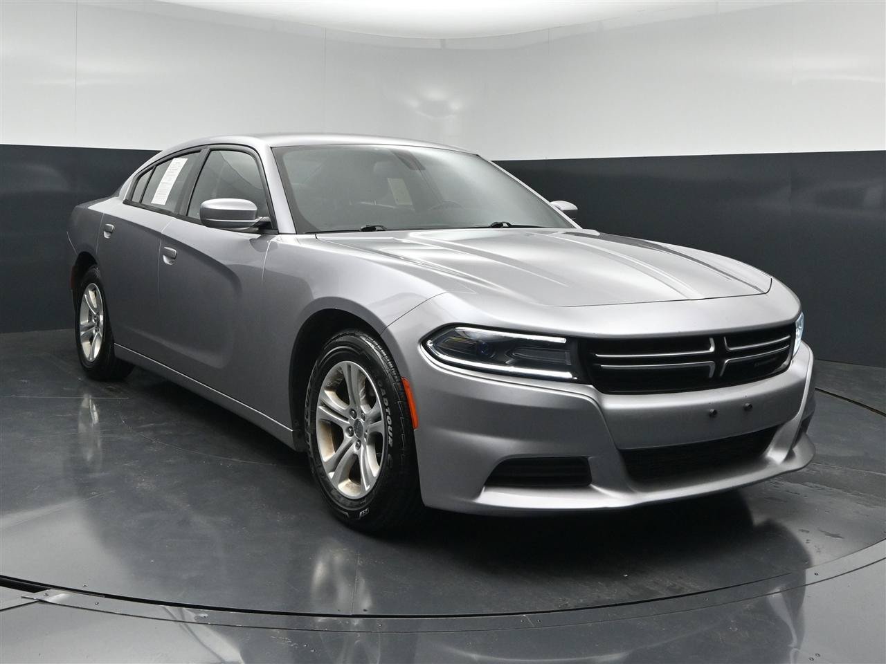 Used 2016 Dodge Charger SE w/ Popular Equipment Group RWD image 3