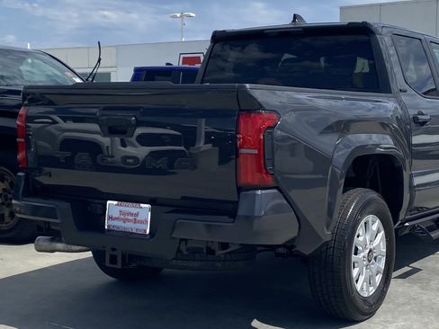 Certified 2026 Toyota Tacoma SR5 AWD/4WD image 4