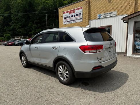 Used 2016 Kia Sorento AWD w/ LX Convenience Package image 8