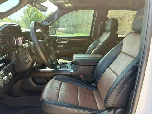 Used 2025 Chevrolet Silverado 1500 High Country w/ High Country Premium Package AWD/4WD image 30
