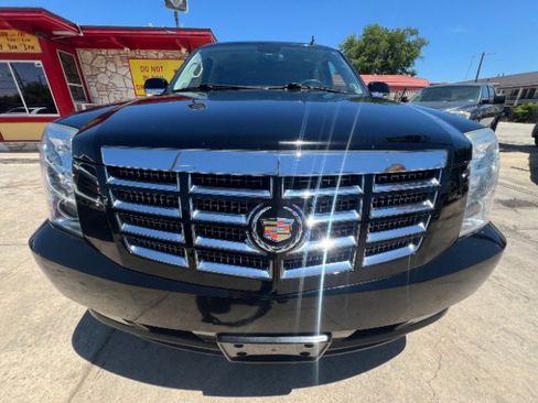 Used 2012 Cadillac Escalade ESV Luxury RWD image 2
