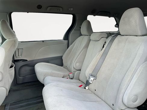 Used 2012 Toyota Sienna LE FWD image 13