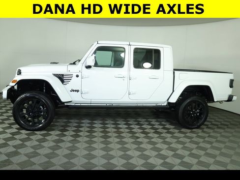 Used 2023 Jeep Gladiator Overland image 7