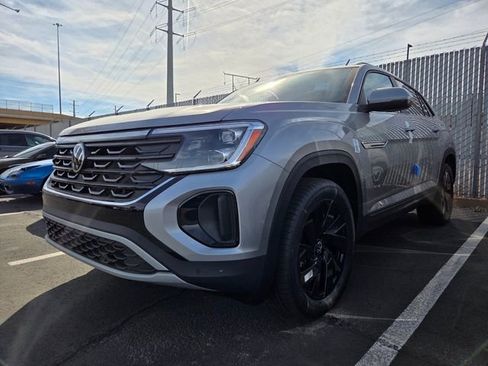 New 2026 Volkswagen Atlas Cross Sport SE FWD image 2