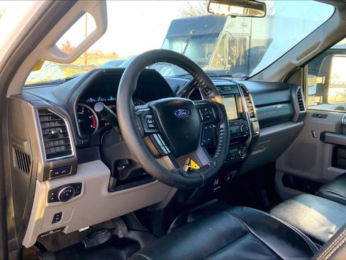 Certified 2017 Ford F250 XLT w/ XLT Premium Package image 15