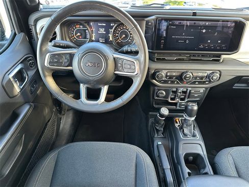 Used 2024 Jeep Wrangler Sahara image 17