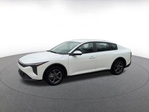 Used 2025 Kia K4 LXS image 8