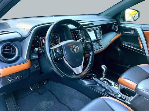Used 2018 Toyota RAV4 SE w/ Power Extra Value Package FWD image 17
