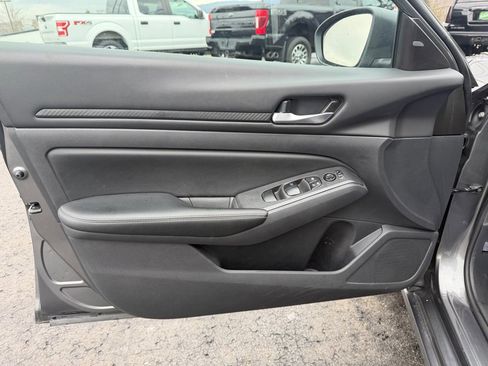 Used 2025 Nissan Altima 2.5 SV image 12