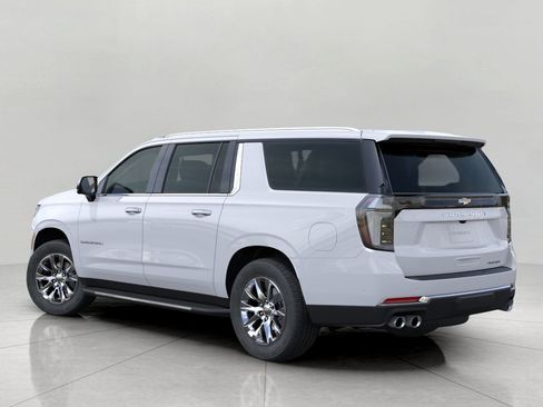 Used 2026 Chevrolet Suburban Premier AWD/4WD image 3