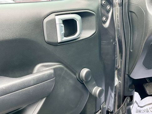 Used 2023 Jeep Gladiator Sport AWD/4WD image 17