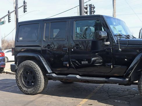 Used 2018 Jeep Wrangler Unlimited Sahara AWD/4WD image 5