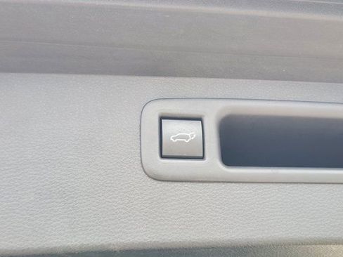 Used 2023 Toyota Highlander XLE image 34