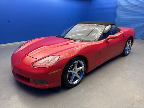 Used 2012 Chevrolet Corvette Convertible w/ 2LT Preferred Equipment Group image 4