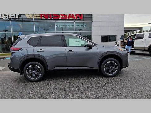 New 2026 Nissan Rogue SV image 34