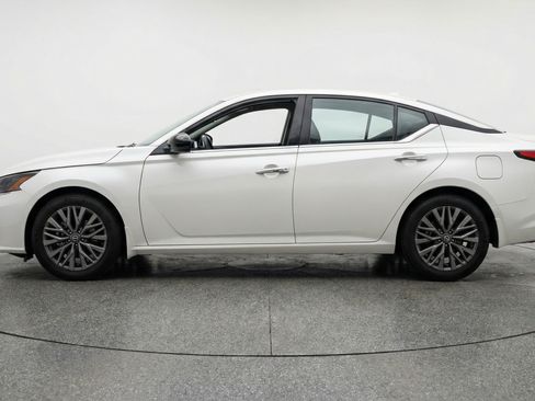 Used 2025 Nissan Altima 2.5 SV image 5
