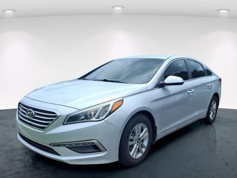 Used 2015 Hyundai Sonata SE FWD image 2
