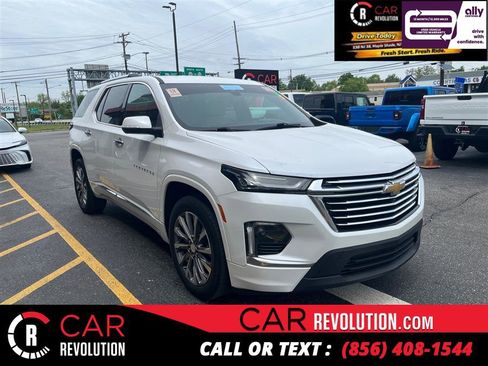 Used 2023 Chevrolet Traverse Premier FWD image 1