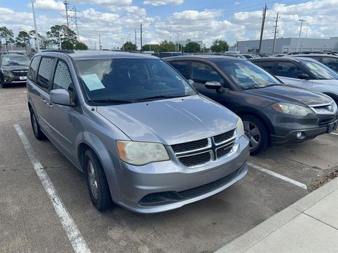 Used 2013 Dodge Grand Caravan SXT image 3