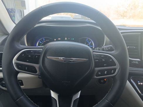 Used 2024 Chrysler Pacifica Select image 14