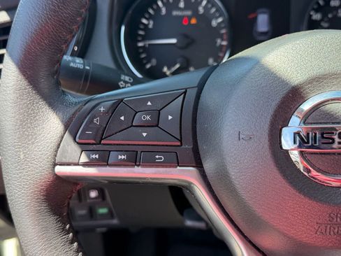 Certified 2019 Nissan Rogue SV w/ Premium Package image 10