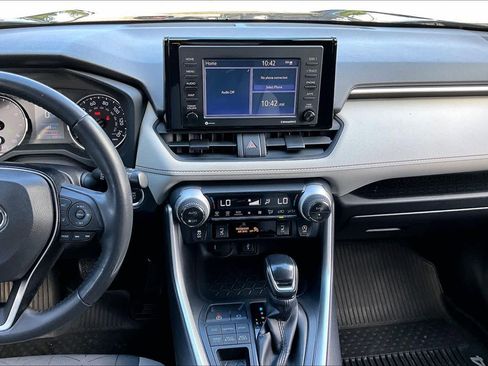 Used 2020 Toyota RAV4 XLE w/ XLE Grade Weather Package image 7
