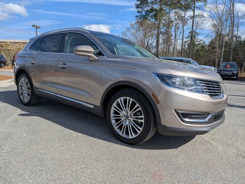 Used 2018 Lincoln MKX Reserve w/ Driver Assistance Package image 3