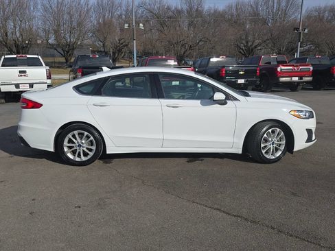 Used 2019 Ford Fusion SE image 4