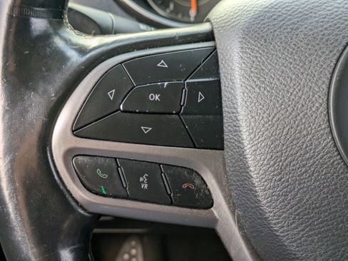 Used 2020 Jeep Cherokee Limited image 19